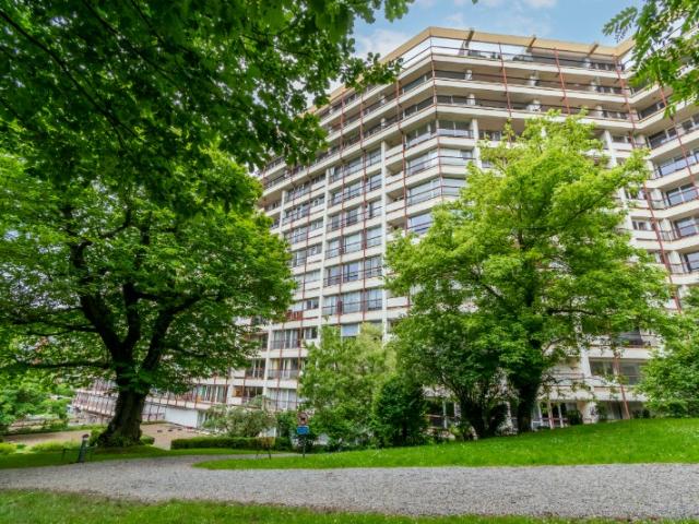 Bel appartement avec vue  panoramique, parking et cave